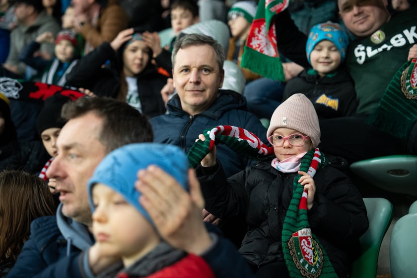 Kibice na meczu Śląska z Widzewem (2 marca 2024) na Tarczyński Arenie